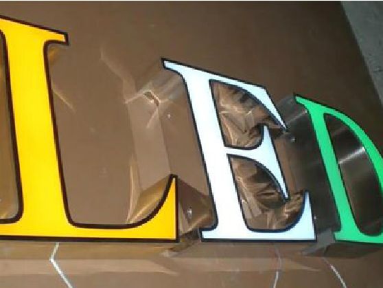 武宣介绍LED招牌的基础知识。